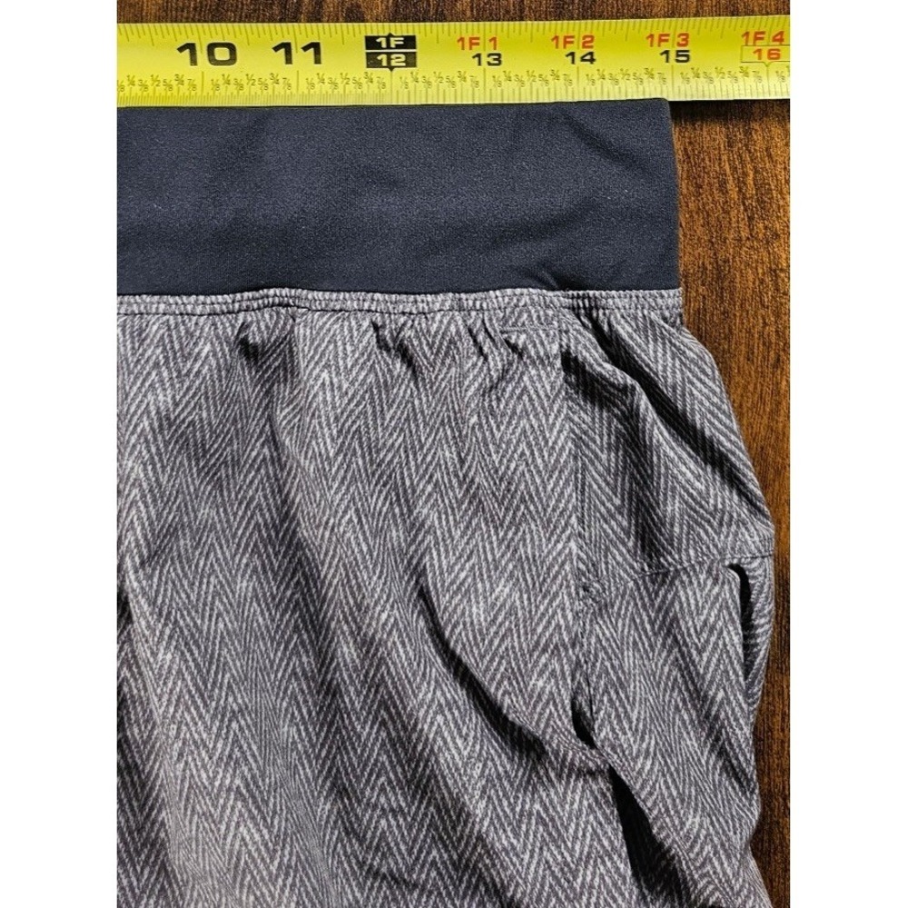 Lululemon Men's Gray Chevron Athletic Shorts Slit Pockets Size Medium - Picture 3 of 5